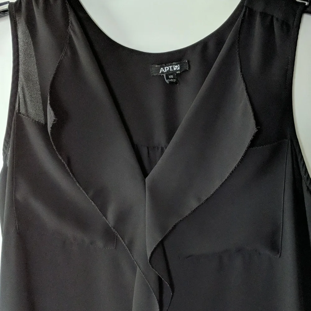 Apt 9 black v-neck sleeveless blouse - Picture 3 of 8
